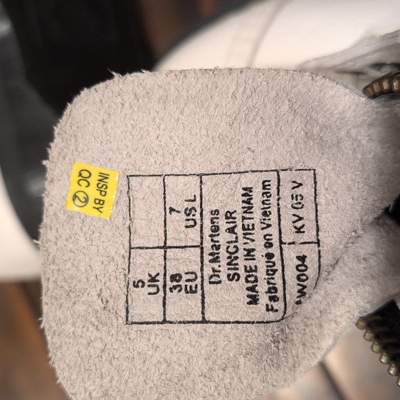 Dr. Martens Sinclair Platform Boot Zipper - Picture 13 of 13